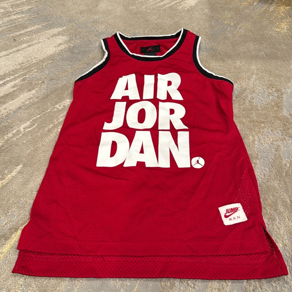 Boys Air Jordan Jersey. Sz M Teen Size Jump man